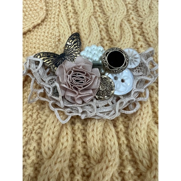 Handmade Lace Trinkets Buttons Reworked Brooch Statement Pin - Picture 2 of 8